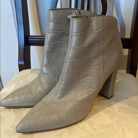 Marc Fisher Elegant Croc-Embossed Leather Heeled Ankle Boots Women’s size 8 - Picture 1 of 7